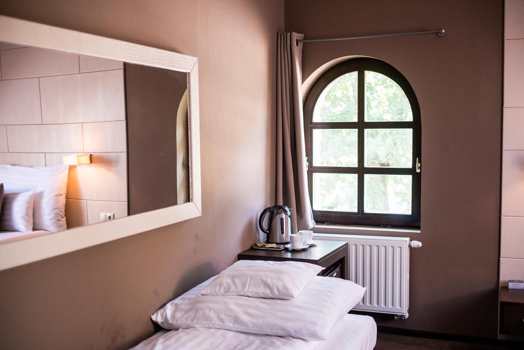 Hotel Fuerdohaz Nyiregyhaza Room photo
